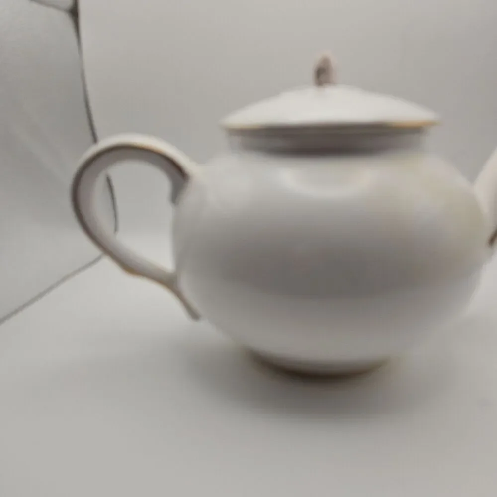 Teleflora Vintage Porcelain Teapot 3D Pink Roses Gold Trim 6.5